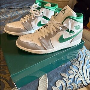 Nike Air Jordan High-Tops in White and Green
